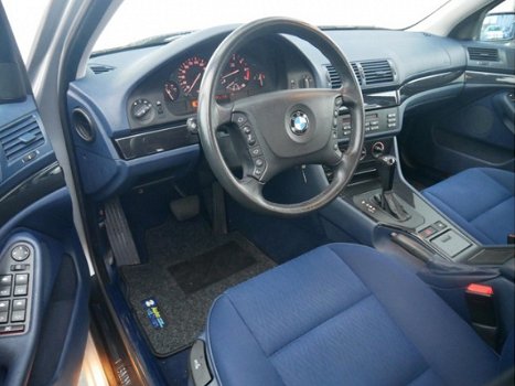 BMW 5-serie - 520i Automaat/Cruise/Airco/Bijtellingsvriendelijk - 1