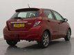 Toyota Yaris - 1.3 VVT-i Dynamic | Navigatie | Panorama | Trekhaak - 1 - Thumbnail
