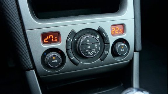 Peugeot 308 - 1.6 VTI XS 5-DRS *clima, trekhaak, radio/cd - 1