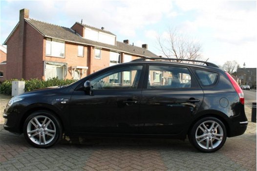 Hyundai i30 CW - 1.6i Blue Dynamic // 1e EIGENAAR // LEDER // CLIMA // - 1