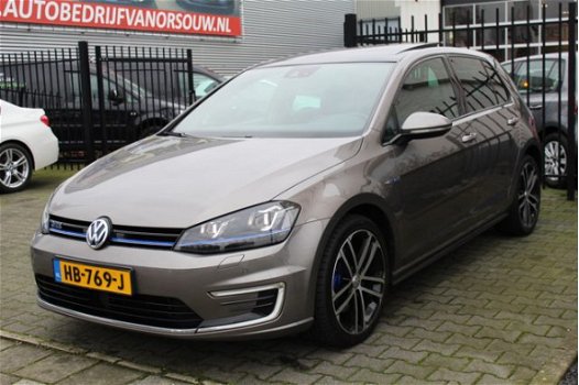 Volkswagen Golf - 1.4 TSI GTE 204PK Panoramadak Leder Camera Adaptive-Cruise.C Lane assist Xenon-Led - 1