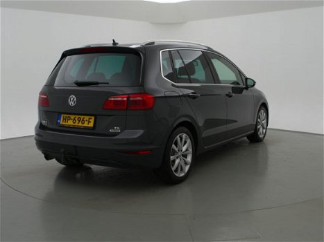 Volkswagen Golf Sportsvan - 1.6 TDI BUSINESS EDITION + LEDER/ALCANTARA / CAMERA / NAVIGATIE / DAB / - 1