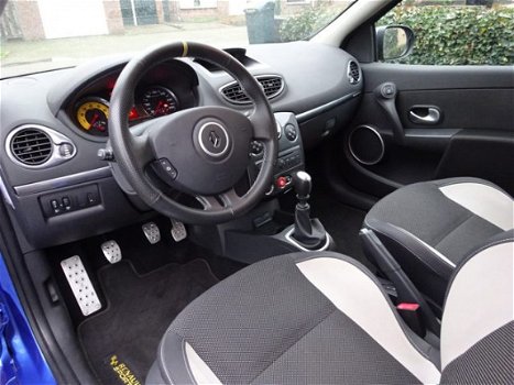 Renault Clio - 2.0 RS Cup 201pk Sport AKROPOVIC, Keyless 85.851 km - 1