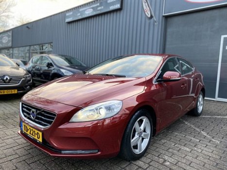 Volvo V40 - 1.6 T2 Momentum, Navi, Xenon, PDC - 1