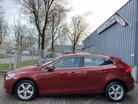 Volvo V40 - 1.6 T2 Momentum, Navi, Xenon, PDC - 1