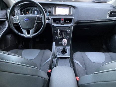 Volvo V40 - 1.6 T2 Momentum, Navi, Xenon, PDC - 1