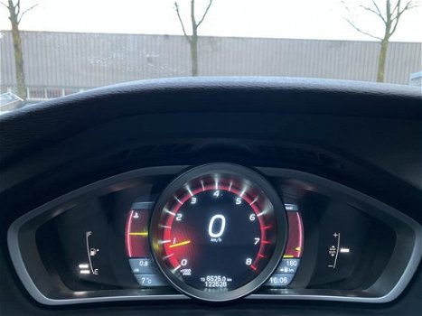 Volvo V40 - 1.6 T2 Momentum, Navi, Xenon, PDC - 1