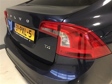 Volvo S60 - 1.6 T4 Momentum Automaat, Navi, Leer, Pdc - 1