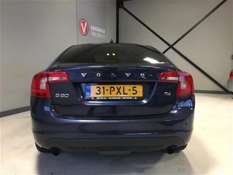 Volvo S60 - 1.6 T4 Momentum Automaat, Navi, Leer, Pdc - 1