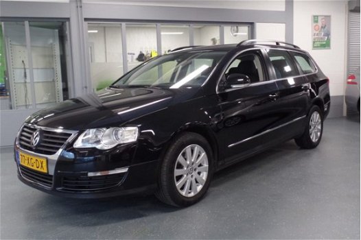 Volkswagen Passat Variant - 2.0 FSI Comfortline Navigatie, LMV, ECC enz enz Prijs incl 6 mnd BOVAG - 1