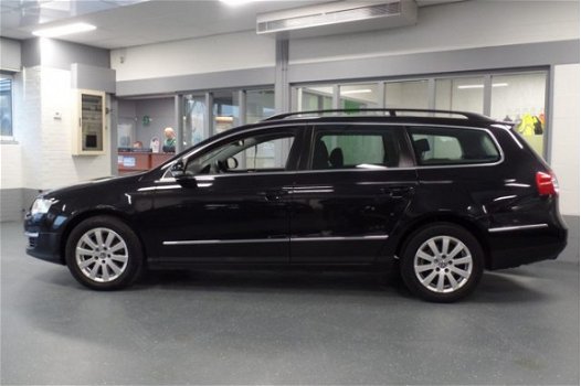 Volkswagen Passat Variant - 2.0 FSI Comfortline Navigatie, LMV, ECC enz enz Prijs incl 6 mnd BOVAG - 1