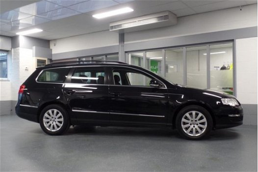 Volkswagen Passat Variant - 2.0 FSI Comfortline Navigatie, LMV, ECC enz enz Prijs incl 6 mnd BOVAG - 1