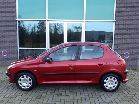 Peugeot 206 - 1.4 Automaat. 53 dkm 5-drs APK 01-2021 - 1