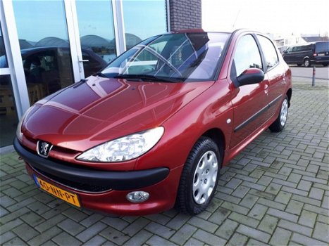 Peugeot 206 - 1.4 Automaat. 53 dkm 5-drs APK 01-2021 - 1