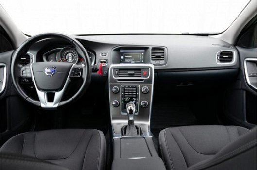 Volvo S60 - D2 Momentum automaat met Schakelflippers - Dealer o.h - 1