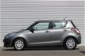 Suzuki Swift - 1.2 Comfort Automaat | Airco | PDC | Navi Actie | 5 Deurs - 1 - Thumbnail