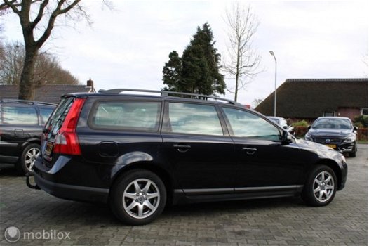 Volvo V70 - 2.0, benzine, Momentum, Leder Navi - 1