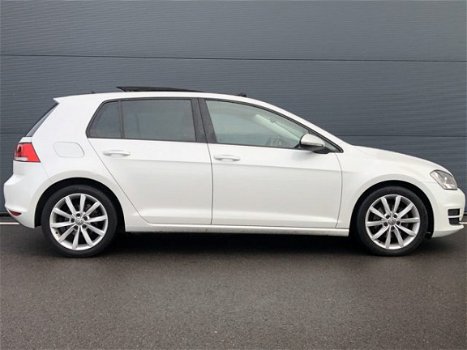 Volkswagen Golf - 1.2 TSI 105PK Highline | Panoramadak | Navigatie | Climate Control | - 1