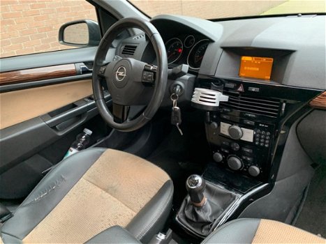 Opel Astra Wagon - 1.9 CDTi Executive Navi Airco 2007 APK NAP - 1