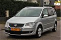 Volkswagen Touran - 2.0 TDI Highline Business CLIMA, CRUISE, NAVI, TREKHAAK, PDC, NAP, ZEER NETTE AU - 1 - Thumbnail