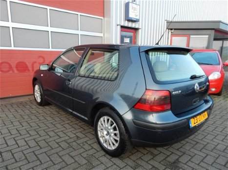 Volkswagen Golf - 2.0 Highline leder / lmv nieuwe apk - 1