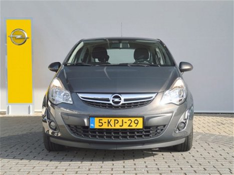 Opel Corsa - 1.4-16V Design Edition Navigatie / Stoel en Stuurverwarming / Trekhaak / Airco - 1