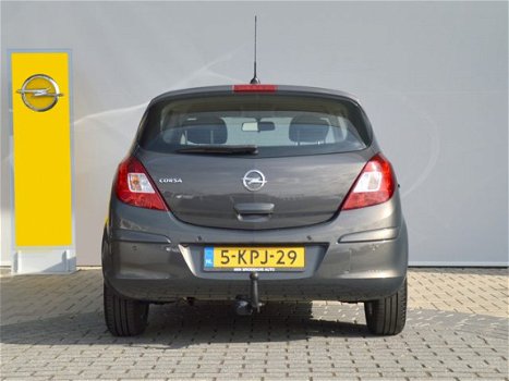 Opel Corsa - 1.4-16V Design Edition Navigatie / Stoel en Stuurverwarming / Trekhaak / Airco - 1