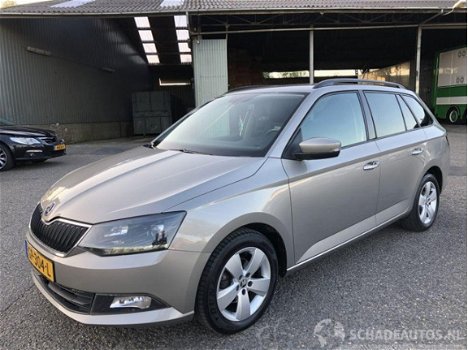 Skoda Fabia Combi - 1.4 tdi 66kw/90pk style edition - keyless start - trekhaak - pdc - clima - adapt - 1