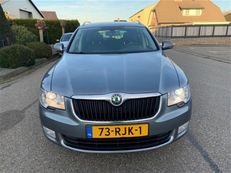 Skoda Superb - 2011 Navi/Xenon/Lmv - 1