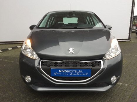 Peugeot 208 - 1.2 VTi Envy * navi / ecc / trekhaak / pdc ...RIJKLAAR - 1