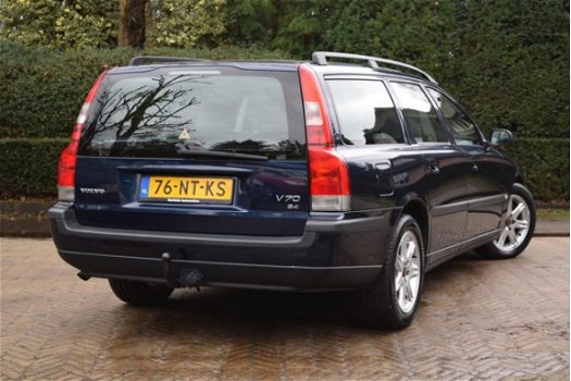 Volvo V70 - 2.4 Comfort Line TREKHAAK / ONDERHOUDSHISTORIE - 1