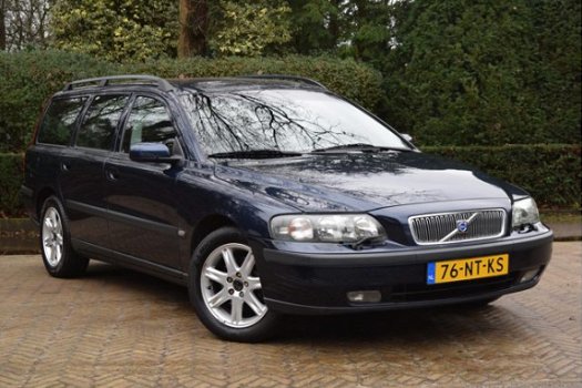 Volvo V70 - 2.4 Comfort Line TREKHAAK / ONDERHOUDSHISTORIE - 1