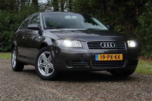 Audi A3 - 1.6 Attraction Automaat Cruise Control Airco NAP - 1