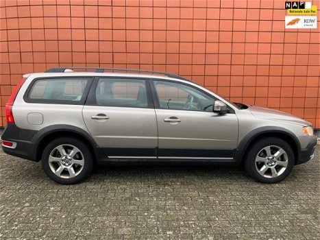 Volvo XC70 - 2.4 D5 Kinetic 185PK/Automaat/Leer/Elektrische achterklep/Nette XC70/Goed onderhouden - 1