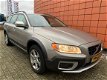 Volvo XC70 - 2.4 D5 Kinetic 185PK/Automaat/Leer/Elektrische achterklep/Nette XC70/Goed onderhouden - 1 - Thumbnail