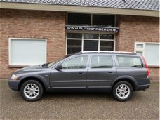 Volvo XC70 - 2.4 D5 Momentum Leder / Navi / Dealeronderhouden