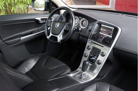 Volvo XC60 - D3 163pk Geartronic Summum Plus | Schuifdak / Camera V+A / Elekt. Stoelen / Stoelverwar - 1