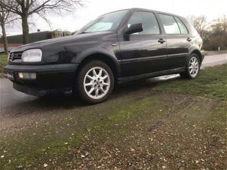 Volkswagen Golf - 2.0-16V GTI - 1