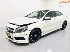 Mercedes-Benz A-klasse - 180 Benz Automaat Panorama AMG-Line Navi