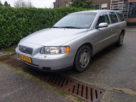 Volvo V70 - 2.4D Momentum - 1