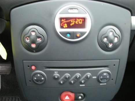 Renault Clio - 1.6-16V Dynamique automaat - 1