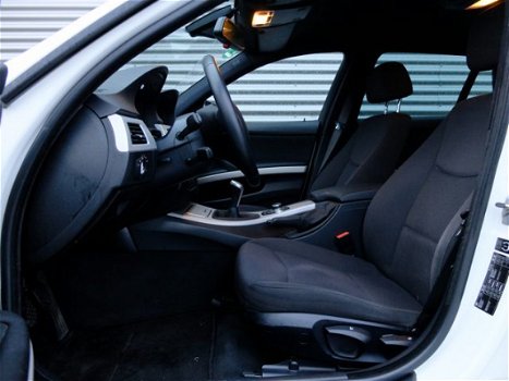 BMW 3-serie Touring - 318i Executive *Navigatie*Klimaatreg.*Parkeersens.*Cruisecontr - 1