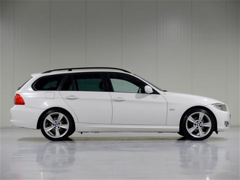 BMW 3-serie Touring - 318i Executive *Navigatie*Klimaatreg.*Parkeersens.*Cruisecontr - 1