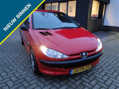 Peugeot 206 - 1.1 XR Leuke inruil auto Rijdt schakelt goed - 1