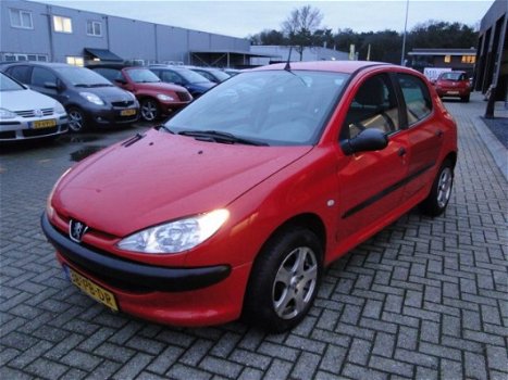 Peugeot 206 - 1.1 XR Leuke inruil auto Rijdt schakelt goed - 1