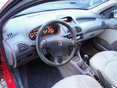 Peugeot 206 - 1.1 XR Leuke inruil auto Rijdt schakelt goed - 1