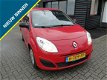 Renault Twingo - 1.2 Authentique Leuke auto met 4 zomerbanden boekjes - 1 - Thumbnail