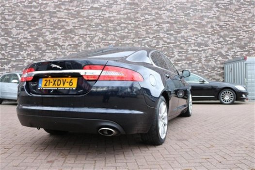 Jaguar XF - 2.2D Automaat|Keyless GO|LEER|NAVI|NL auto/Dealer Onderhouden Nieuwe APK en NAP - 1