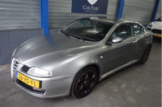 Alfa Romeo GT - 2.0 JTS Distinctive RIJD SCHAKELT PRIMA/LEER/NAVI/LMV/CRUISE/ECC AIRCO/APK 03-'20/NA - 1