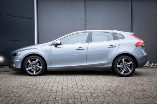 Volvo V40 - 2.0 T3 R-Design - 1